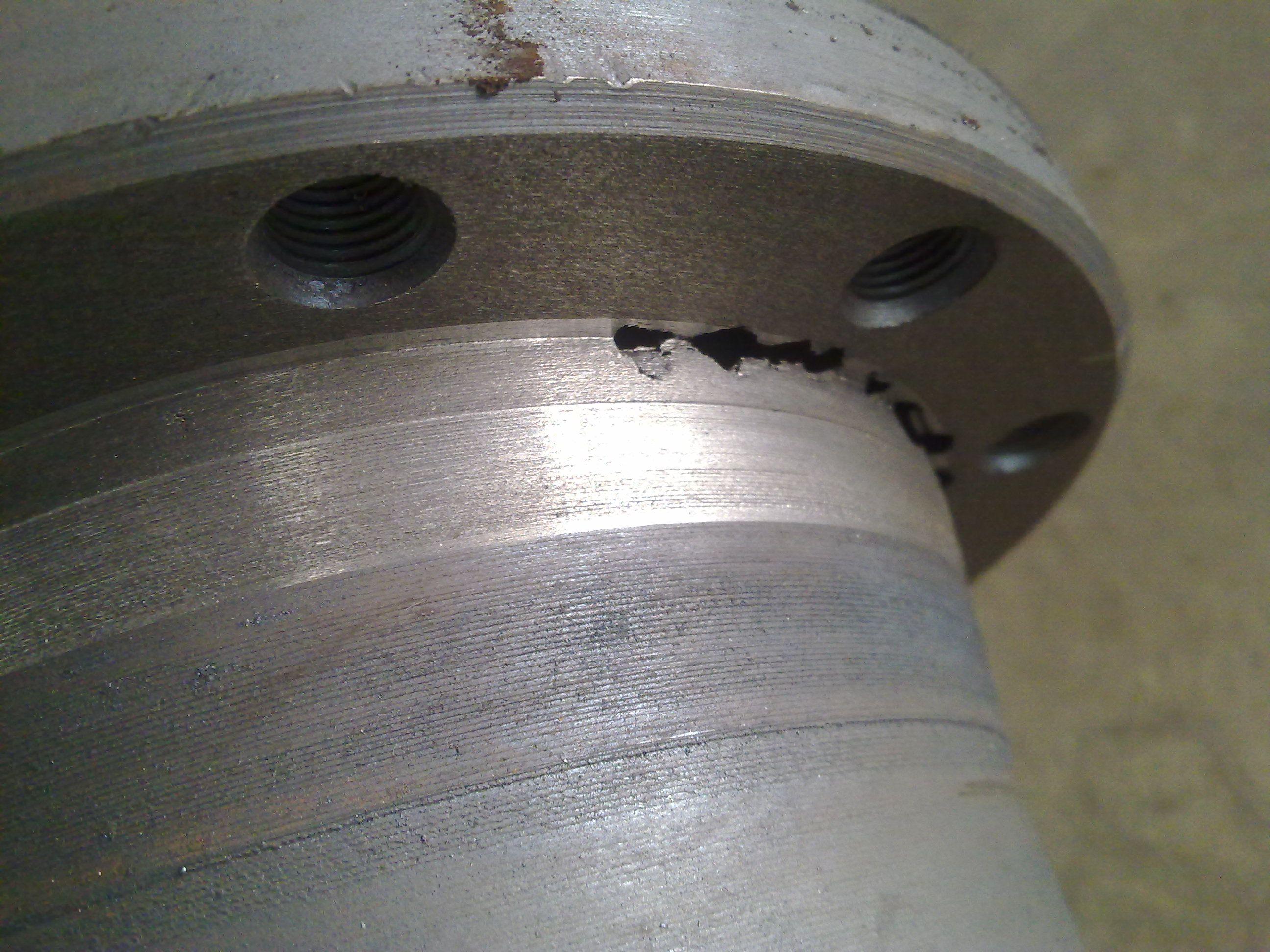 Quae sunt causae crepitum ferro fusum vitiorum?