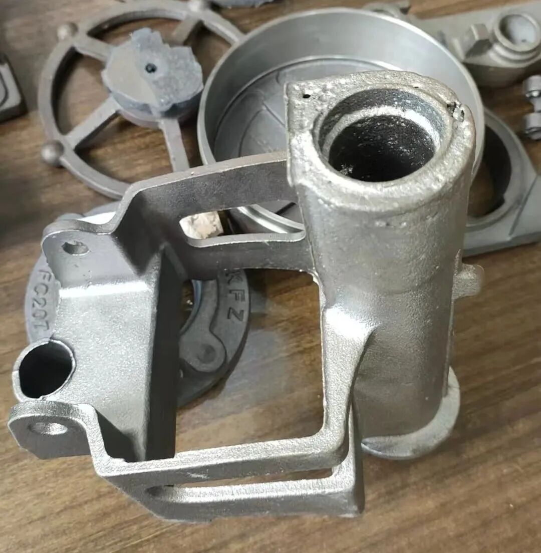 Curatio pro porositate gravi in ​​nucleis arenis cylindricis tubulosis productio partium ferrearum ductilis utens technologiae glomerationis arenae viridis