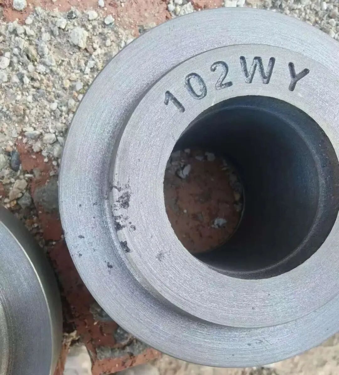 Quae sunt notae arenae rutilant defectus in productione partium ferrearum griseo iactarum utentes arenam viridem? Quid interest inter scoria oculorum vitia?